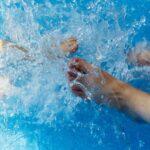 Füße im Wasser