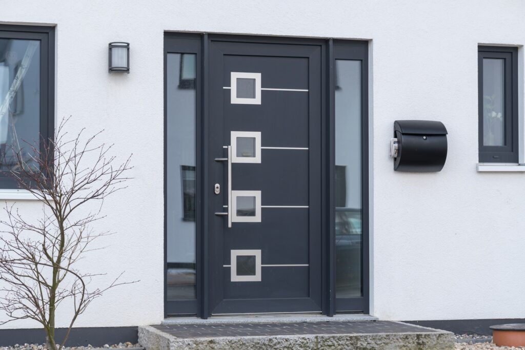 Read more about the article Sicher wohnen: So bleibt die Haustür keine Schwachstelle
