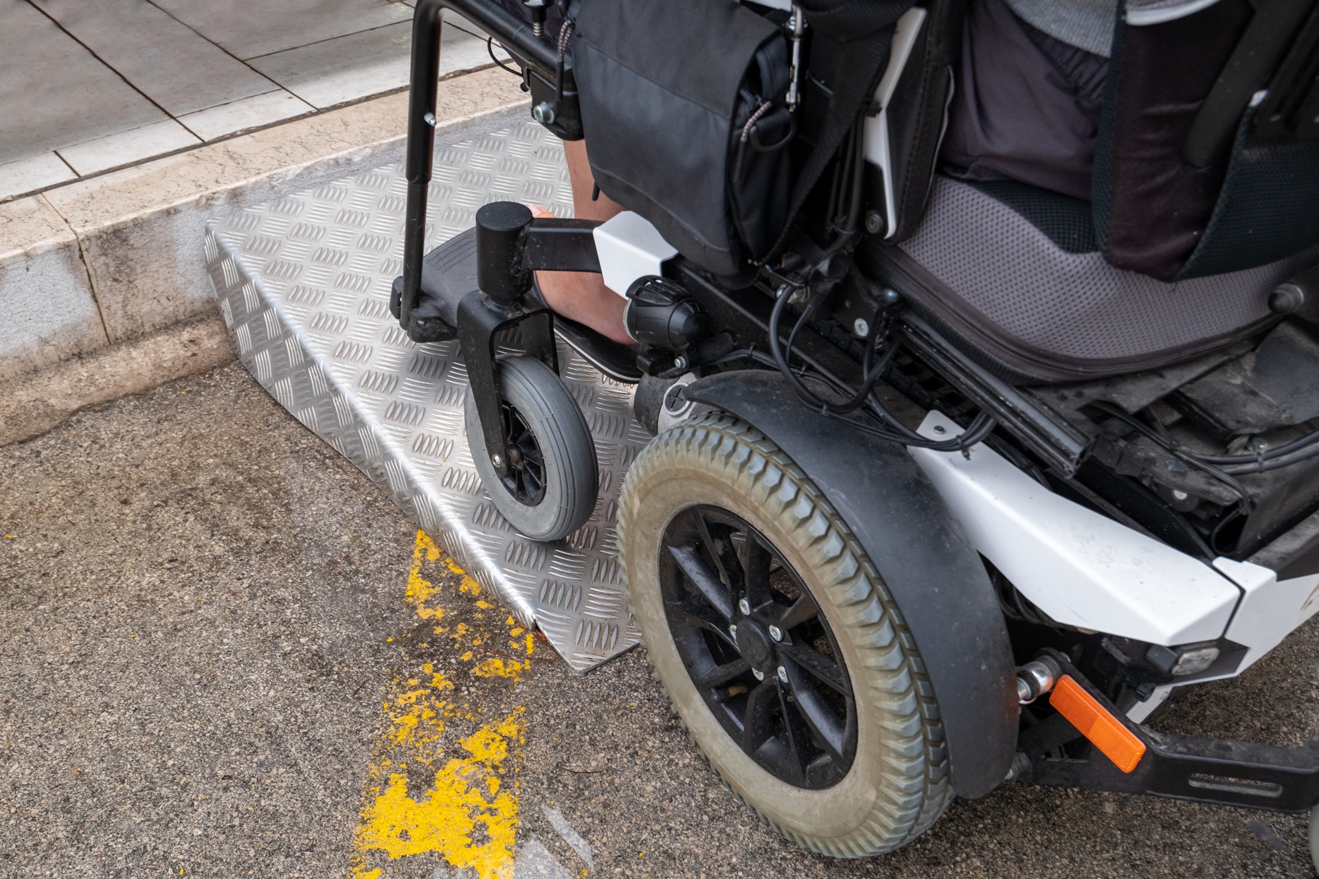 Rampe fuer barrierefreien Zugang | Treppenlift mit Plattform 