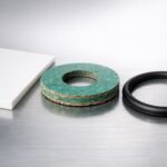Statische Dichtungen im Werkstoffvergleich: PTFE, Faser oder Elastomer?